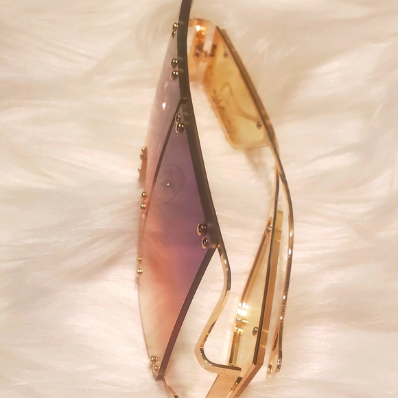 Oversized Sunnies - Picture 6 of 10